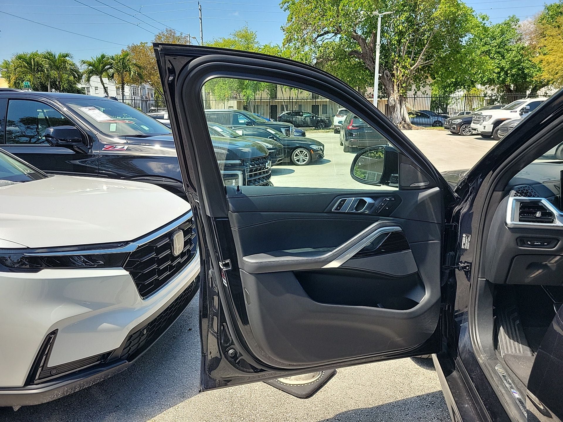 2025 BMW X6 xDrive40i