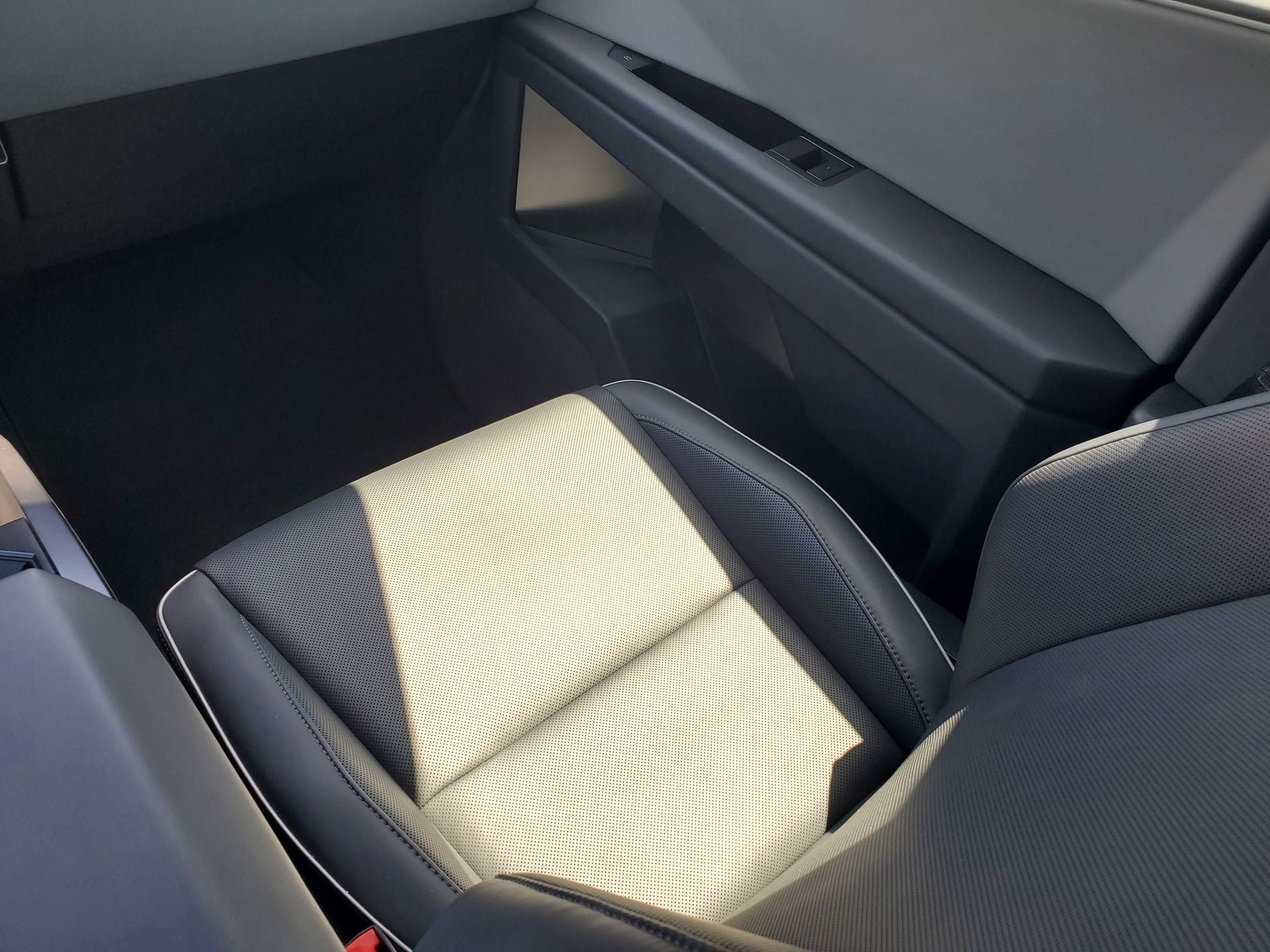 2025 Tesla Cybertruck Base