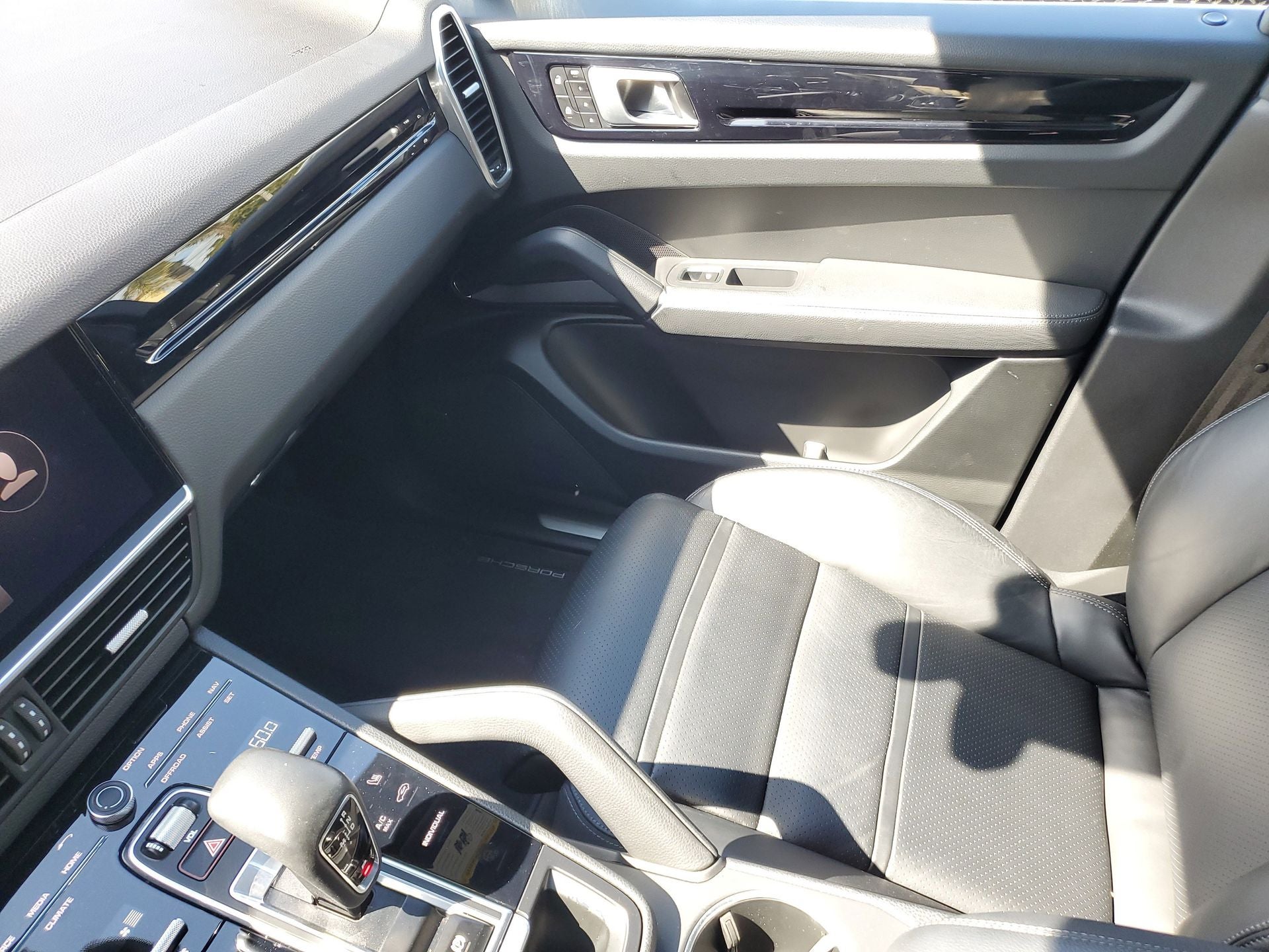 2022 Porsche Cayenne Base