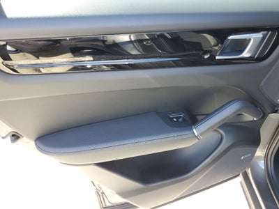 2022 Porsche Cayenne Base