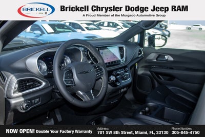 2025 Chrysler Pacifica Select