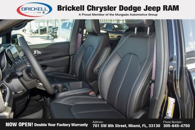 2025 Chrysler Pacifica Select