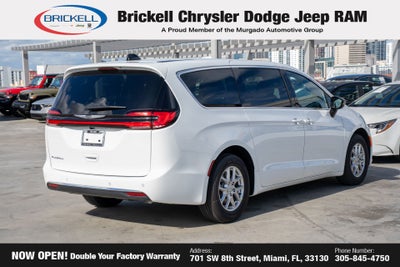 2026 Chrysler Pacifica Select