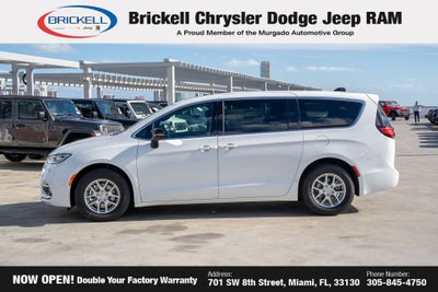 2026 Chrysler Pacifica Select