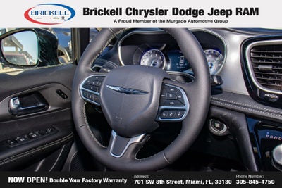 2026 Chrysler Pacifica Select