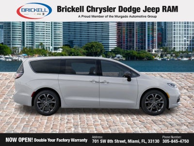 2026 Chrysler Pacifica Select