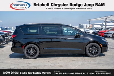 2026 Chrysler Pacifica Select