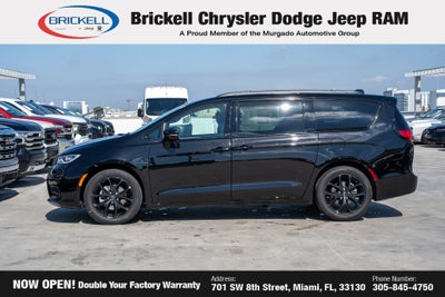 2026 Chrysler Pacifica Select