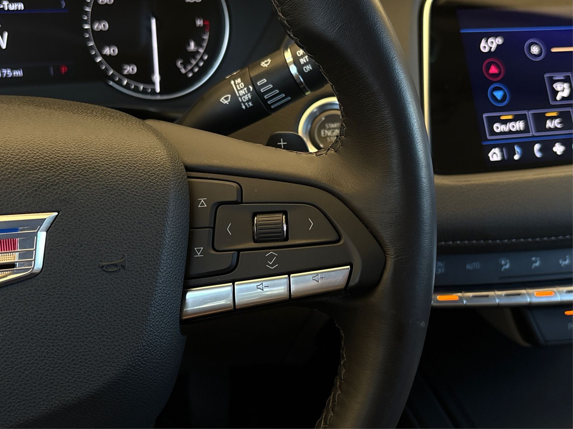 2023 Cadillac XT4 Luxury