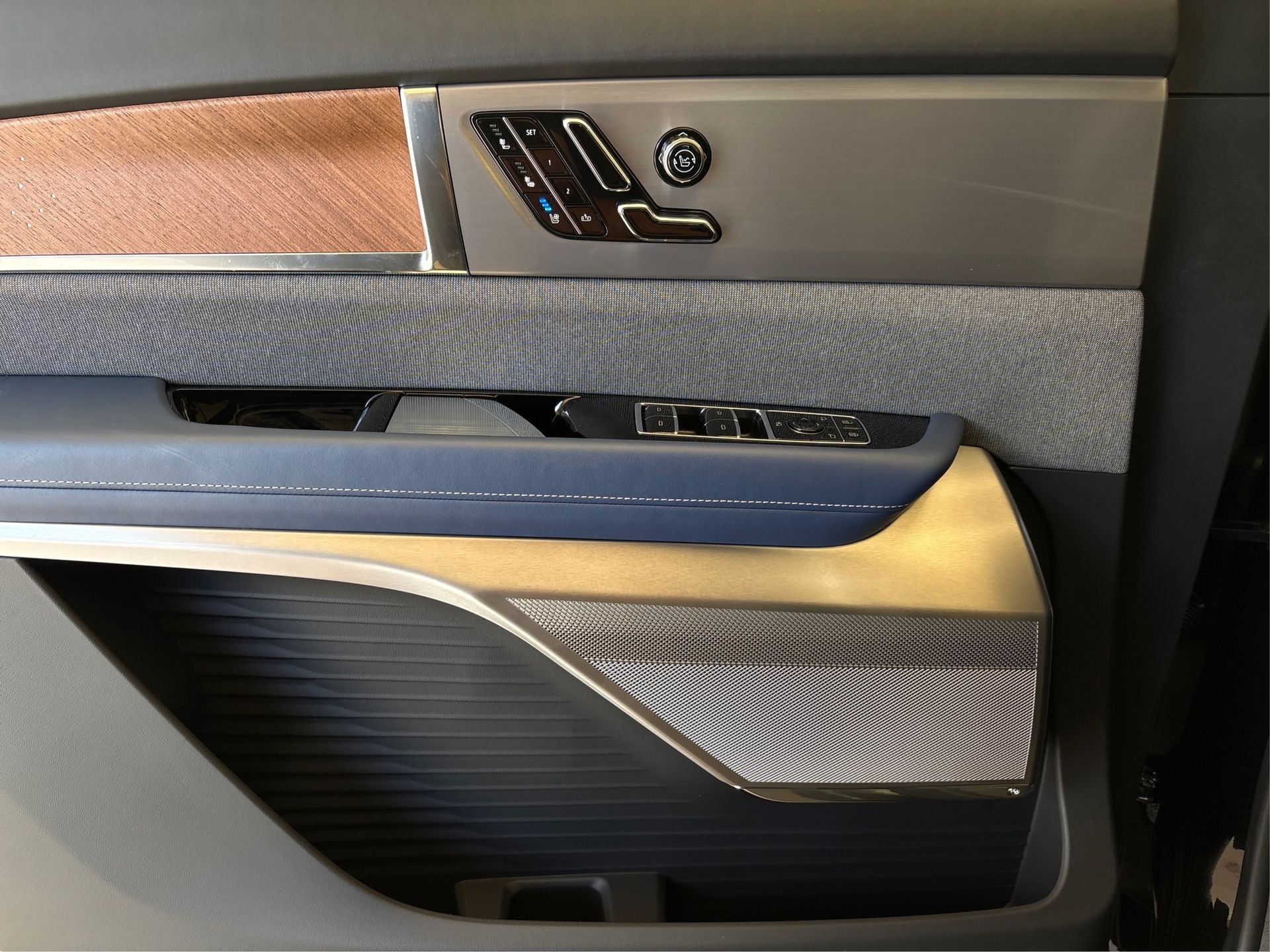 2026 Cadillac VISTIQ Premium Luxury