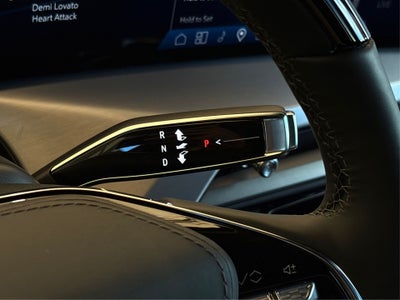 2026 Cadillac VISTIQ Platinum