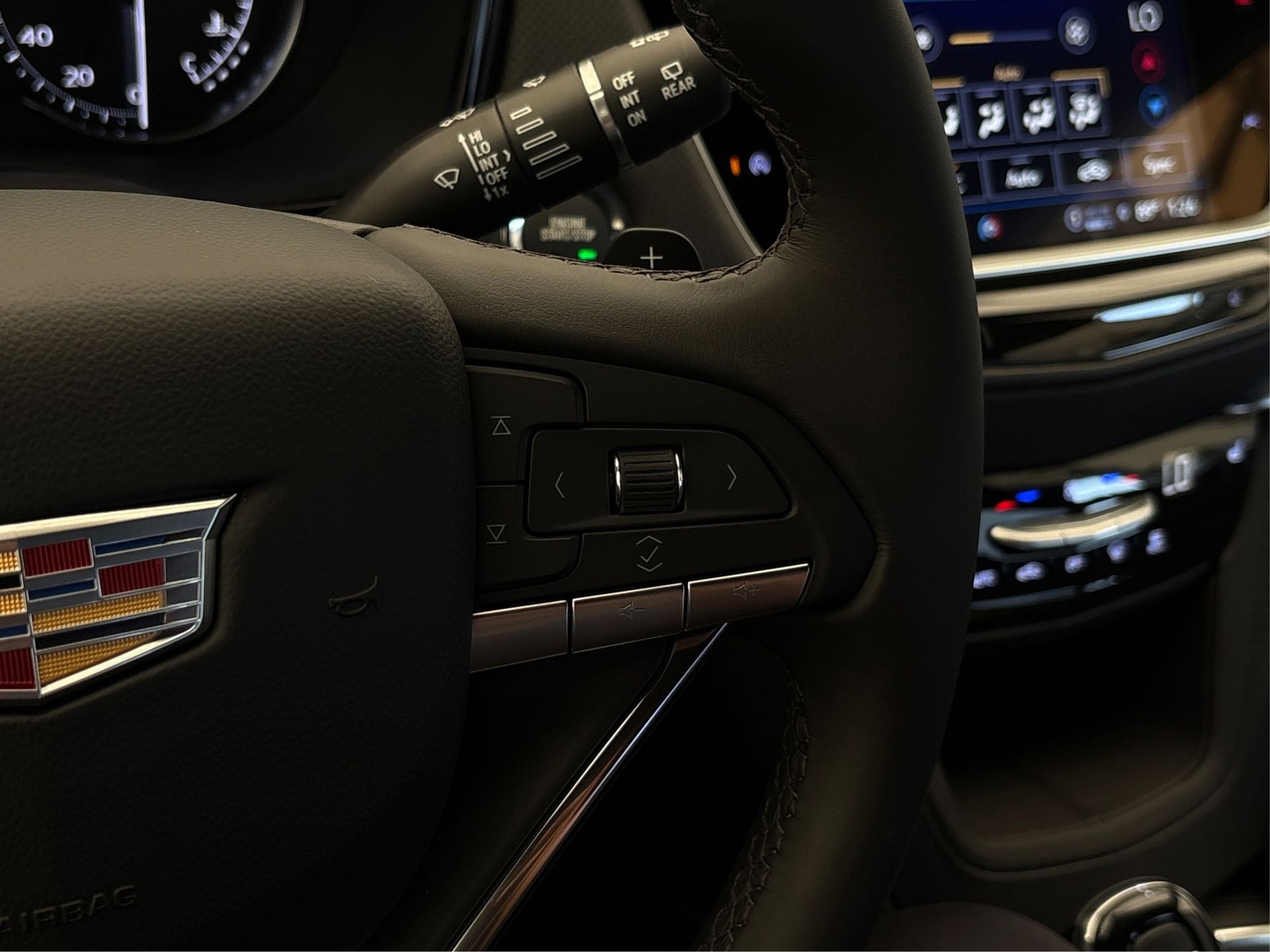 2025 Cadillac XT6 Luxury