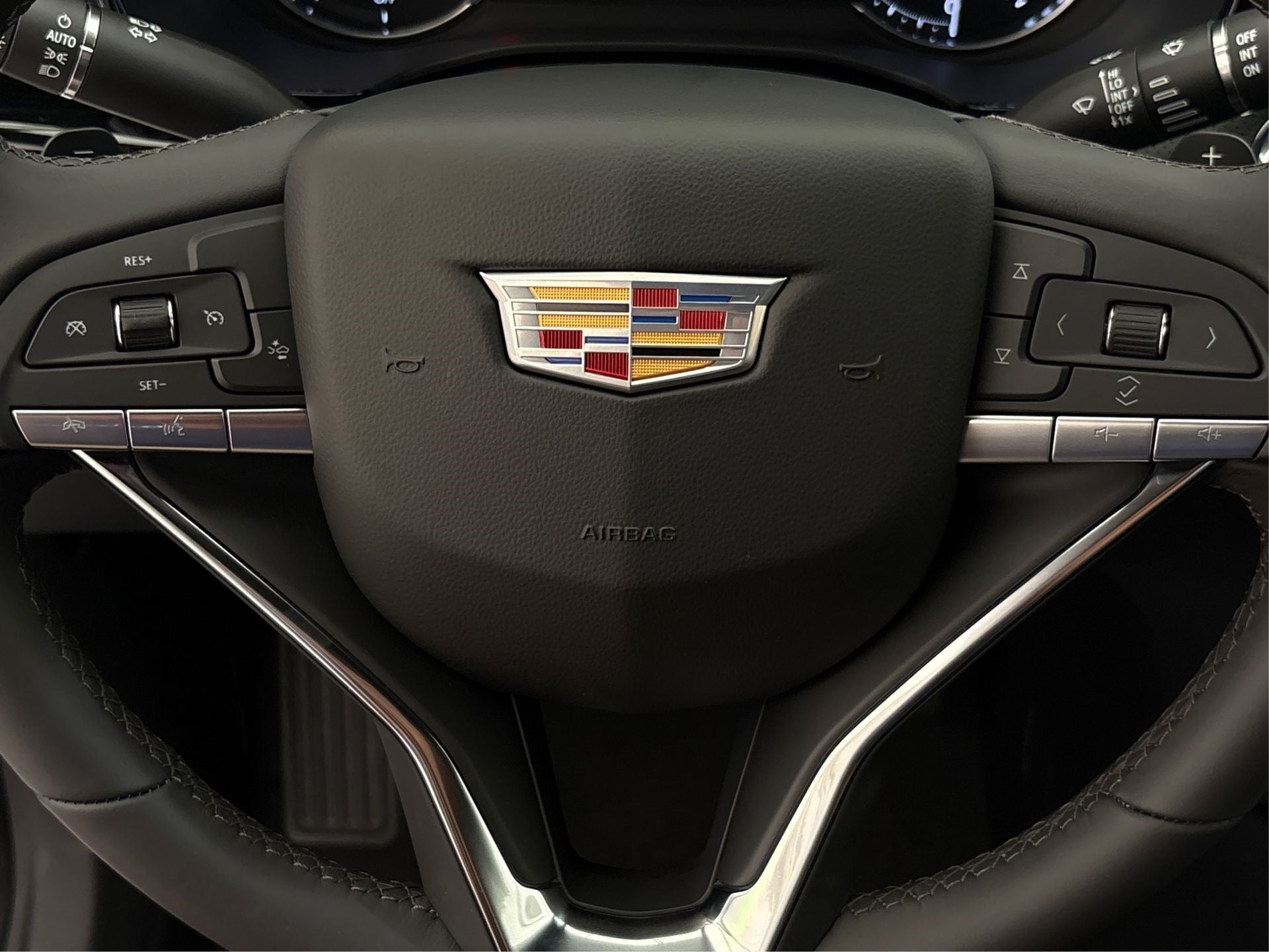 2025 Cadillac XT6 Luxury