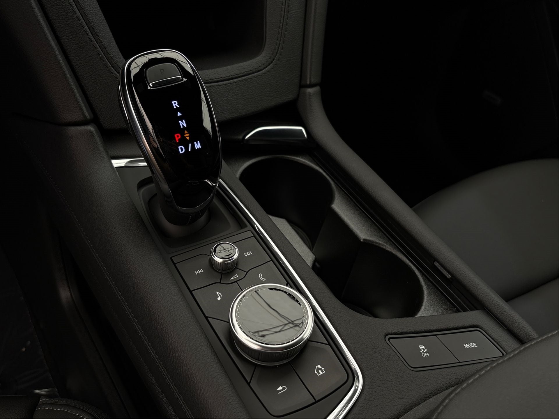 2025 Cadillac XT6 Luxury