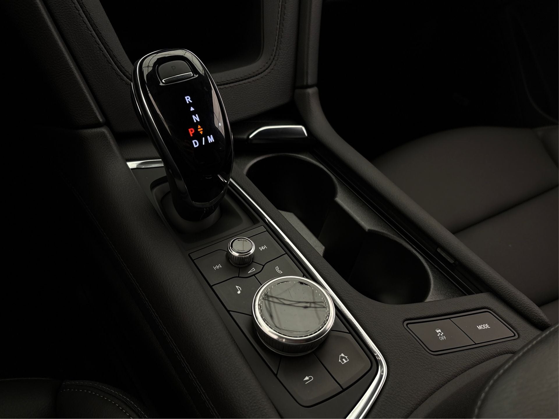 2025 Cadillac XT6 Luxury