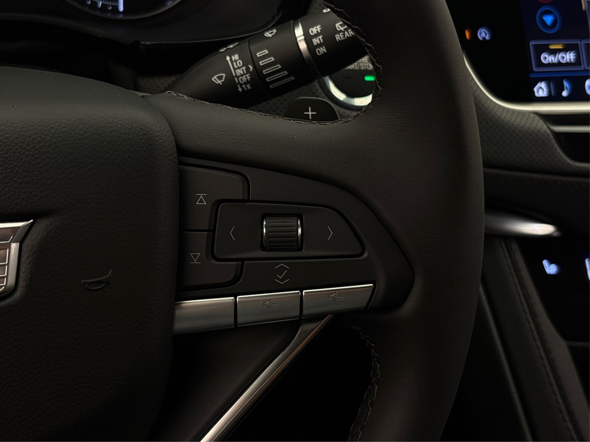 2025 Cadillac XT6 Luxury