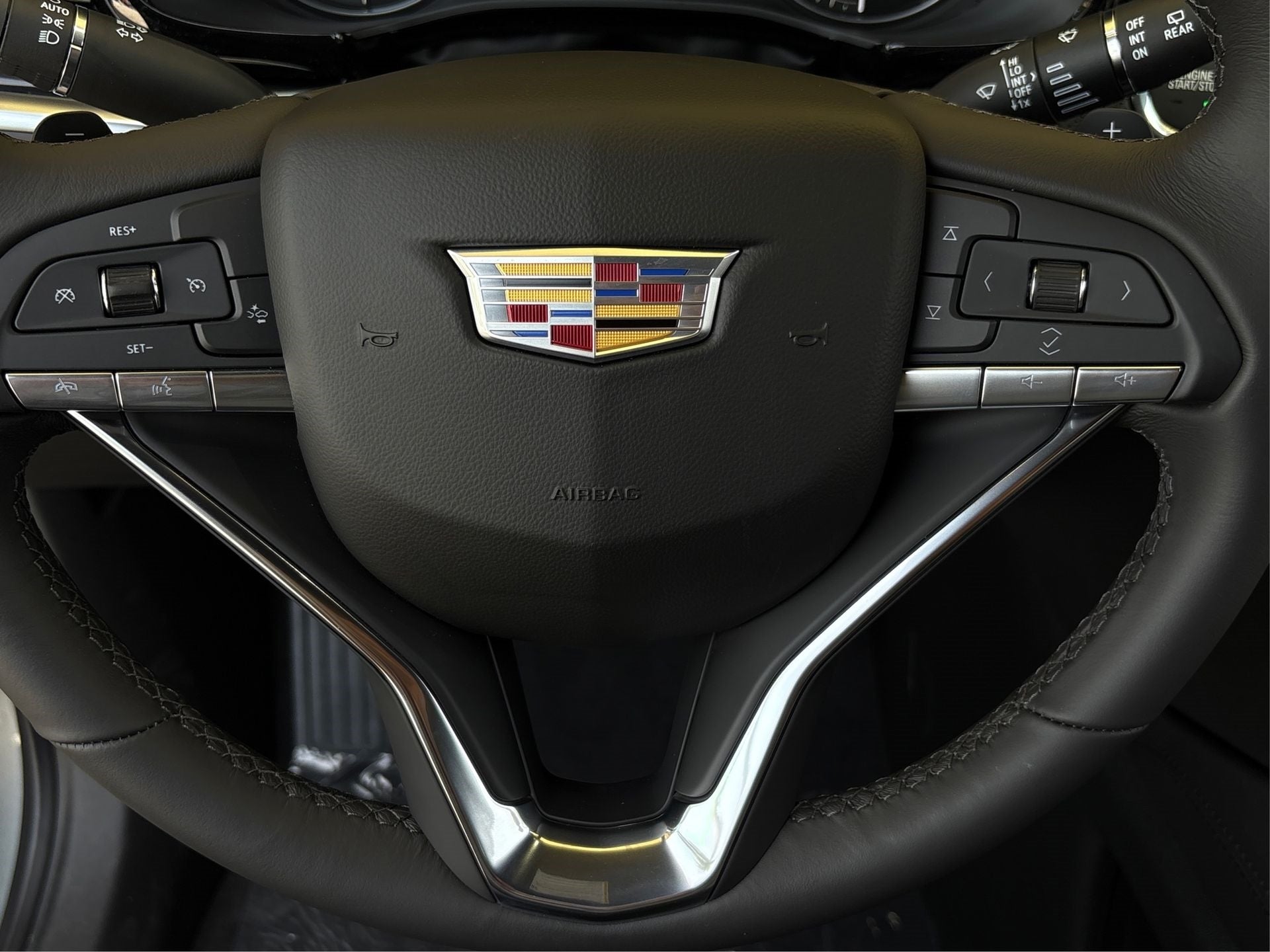 2025 Cadillac XT6 Luxury