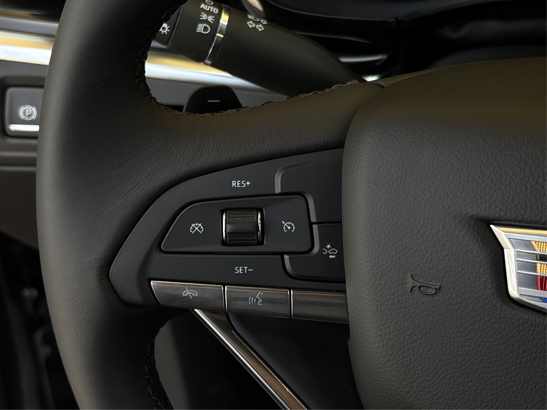 2025 Cadillac XT6 Luxury