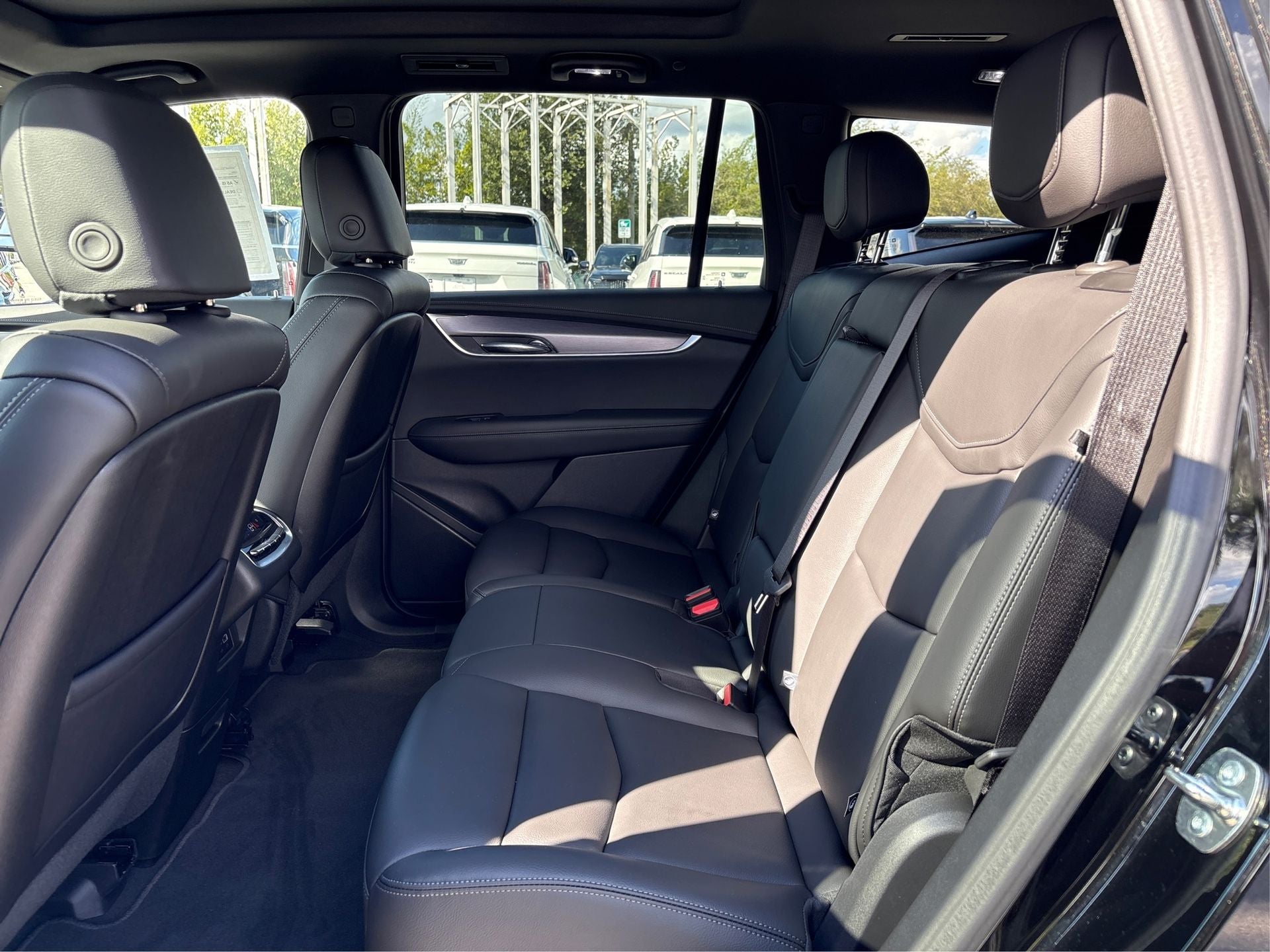 2025 Cadillac XT6 Luxury