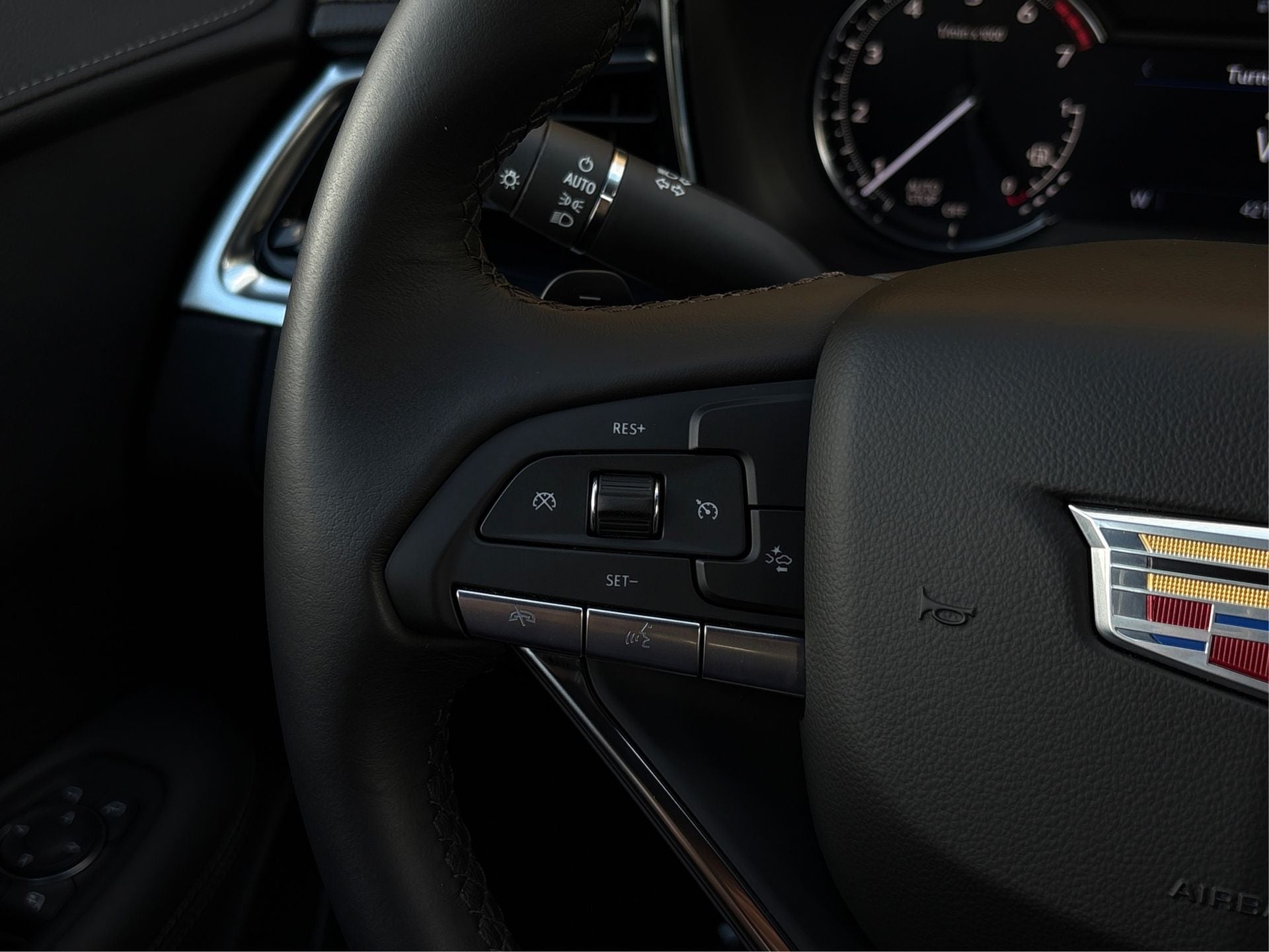 2025 Cadillac XT6 Luxury