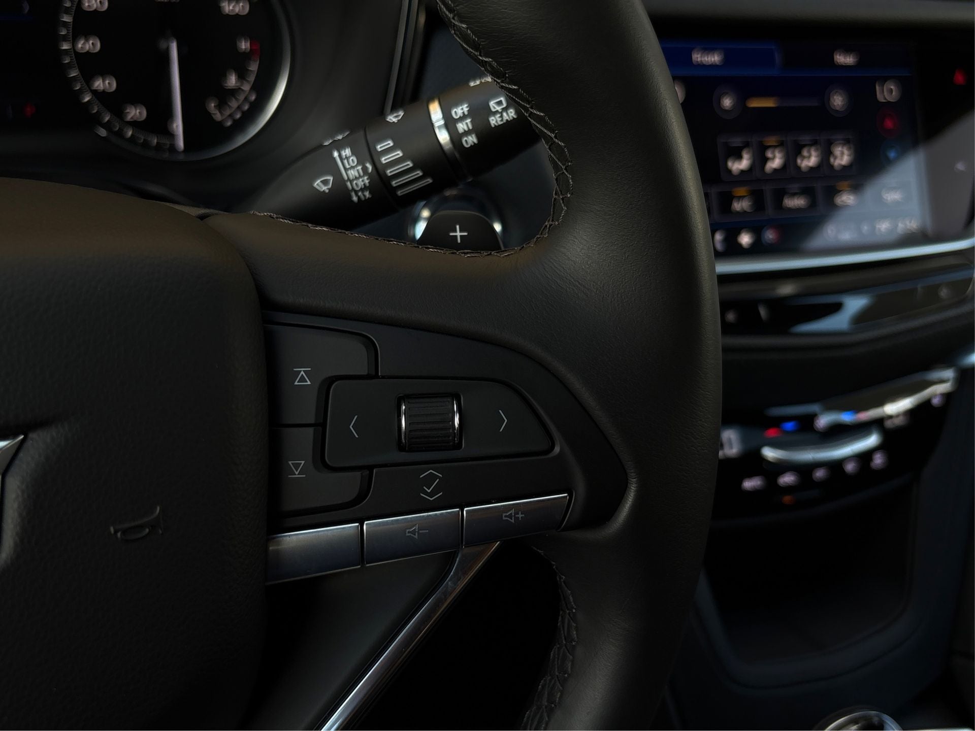 2025 Cadillac XT6 Luxury