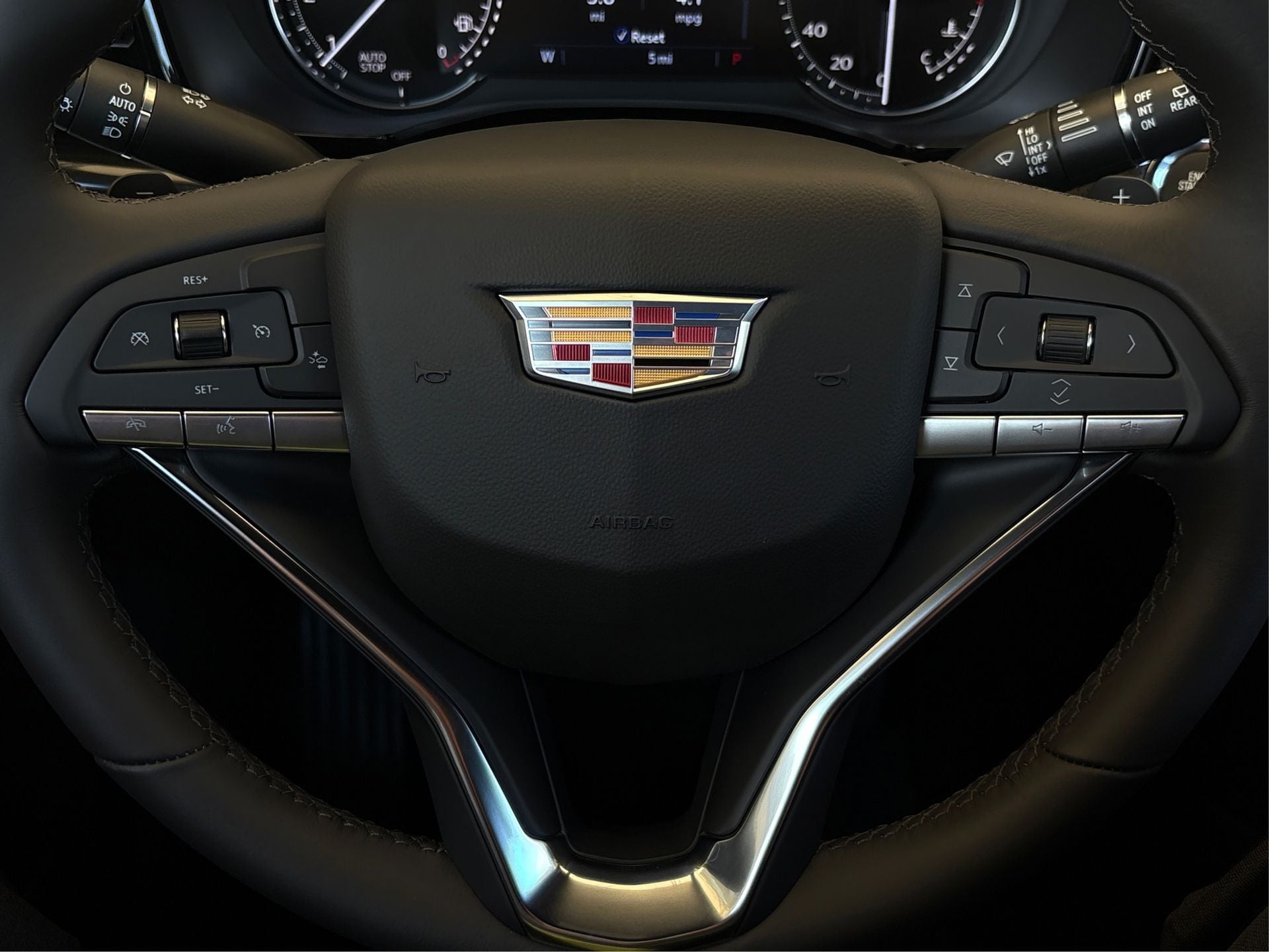 2025 Cadillac XT6 Luxury