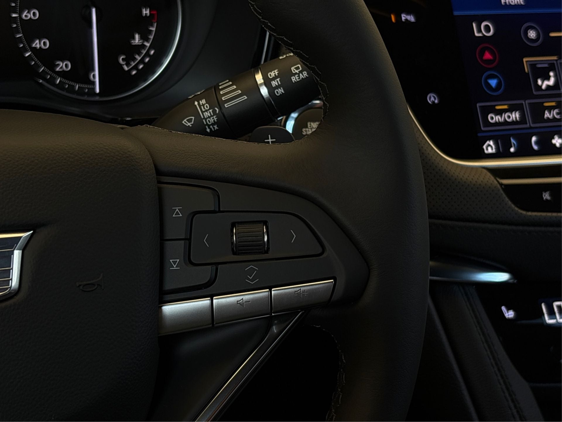 2025 Cadillac XT6 Luxury