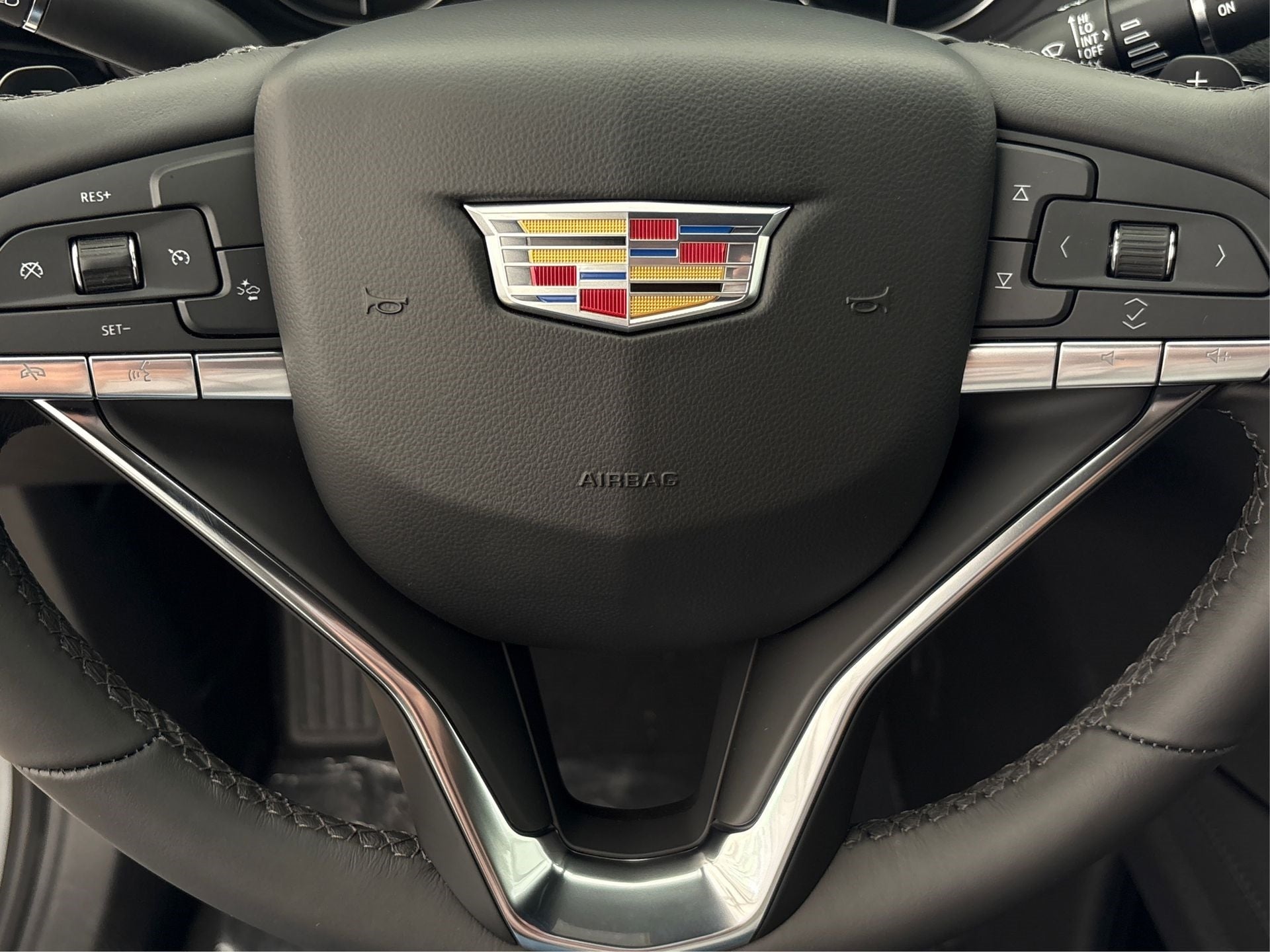 2025 Cadillac XT6 Luxury