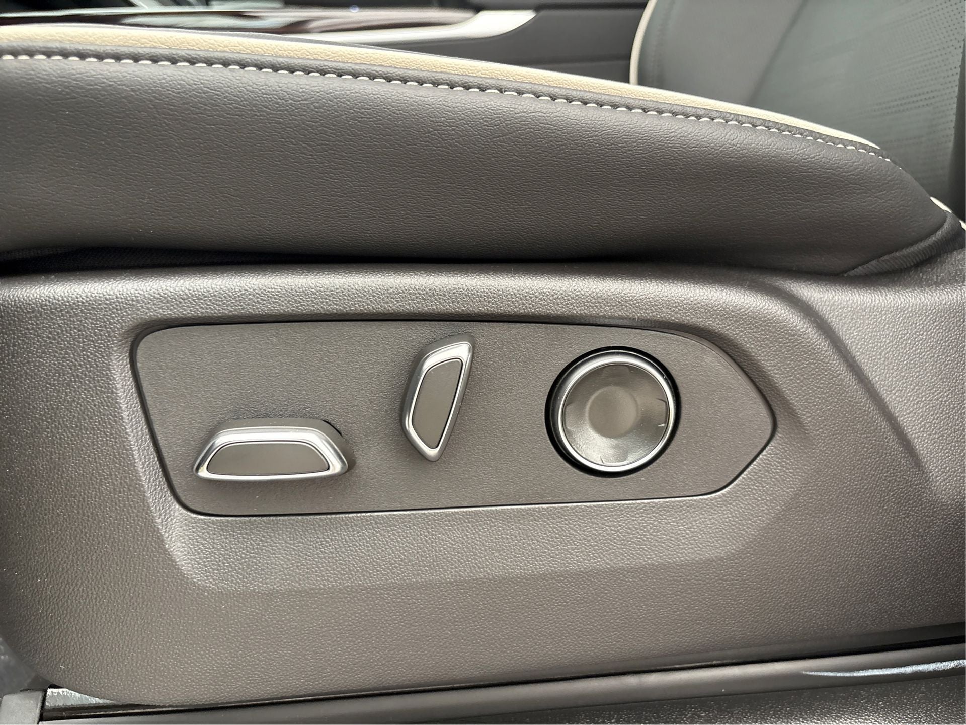 2025 Cadillac Escalade Premium Luxury