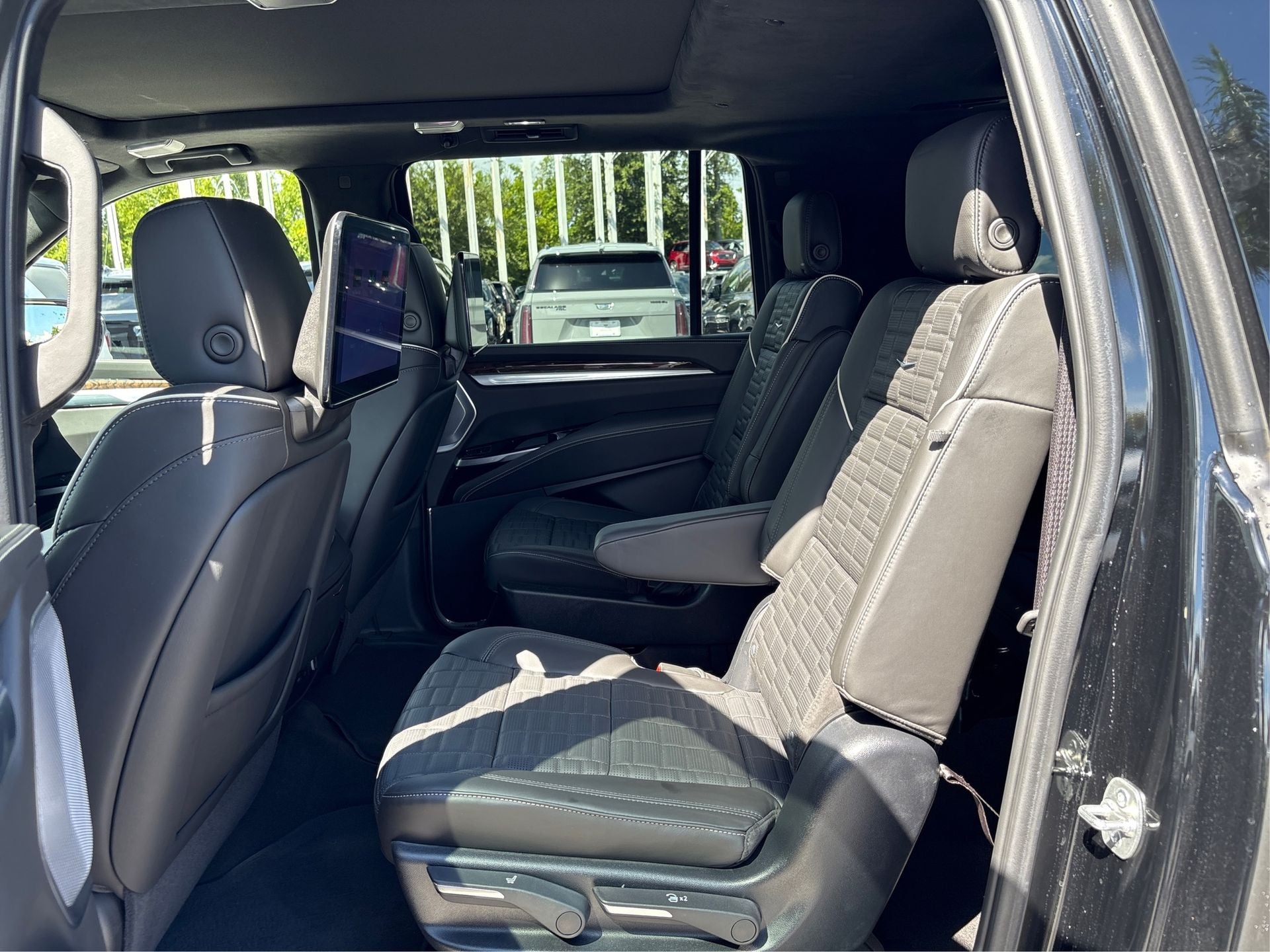 2025 Cadillac Escalade ESV Sport Platinum