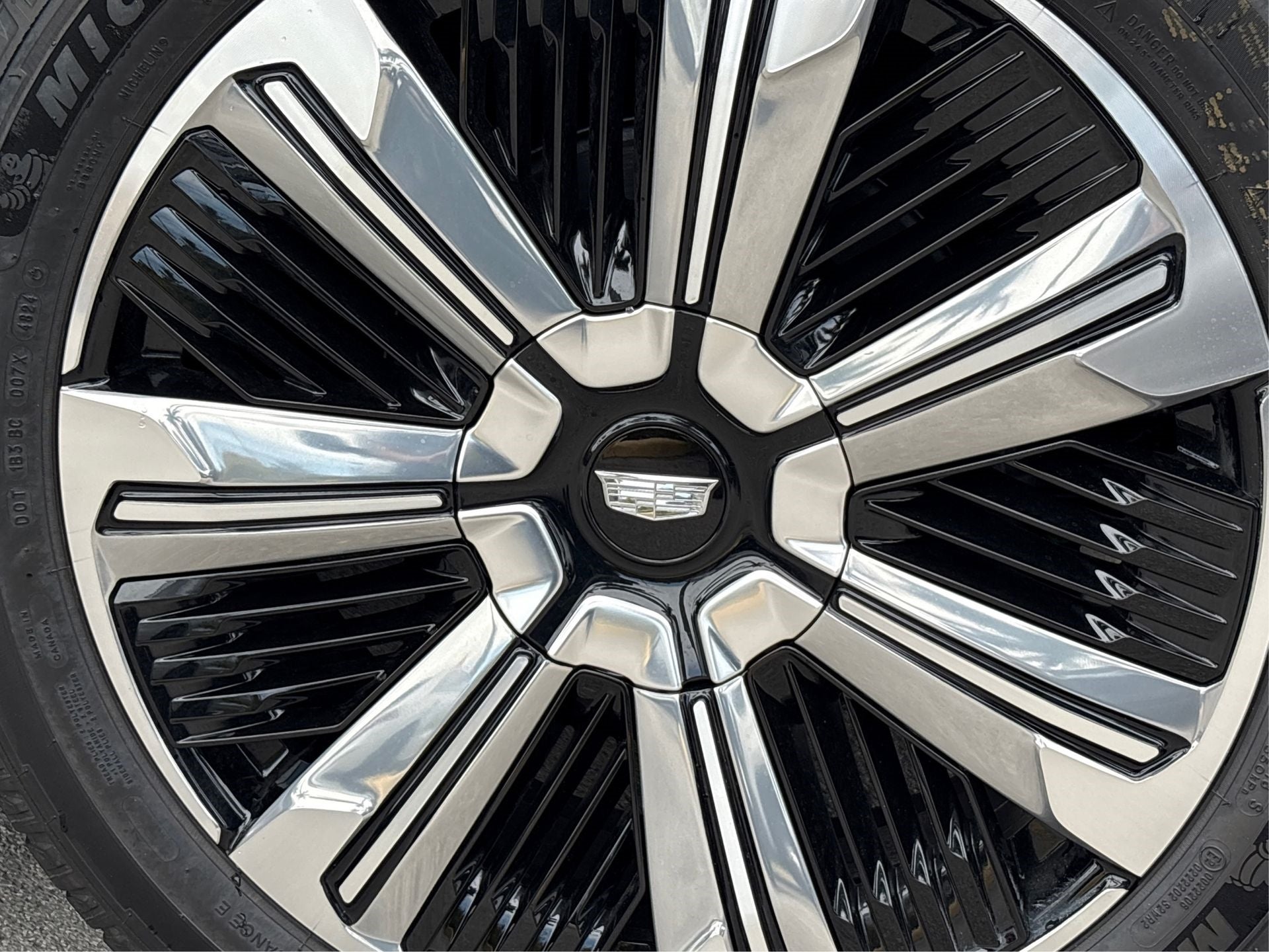 2025 Cadillac ESCALADE IQ Luxury 1