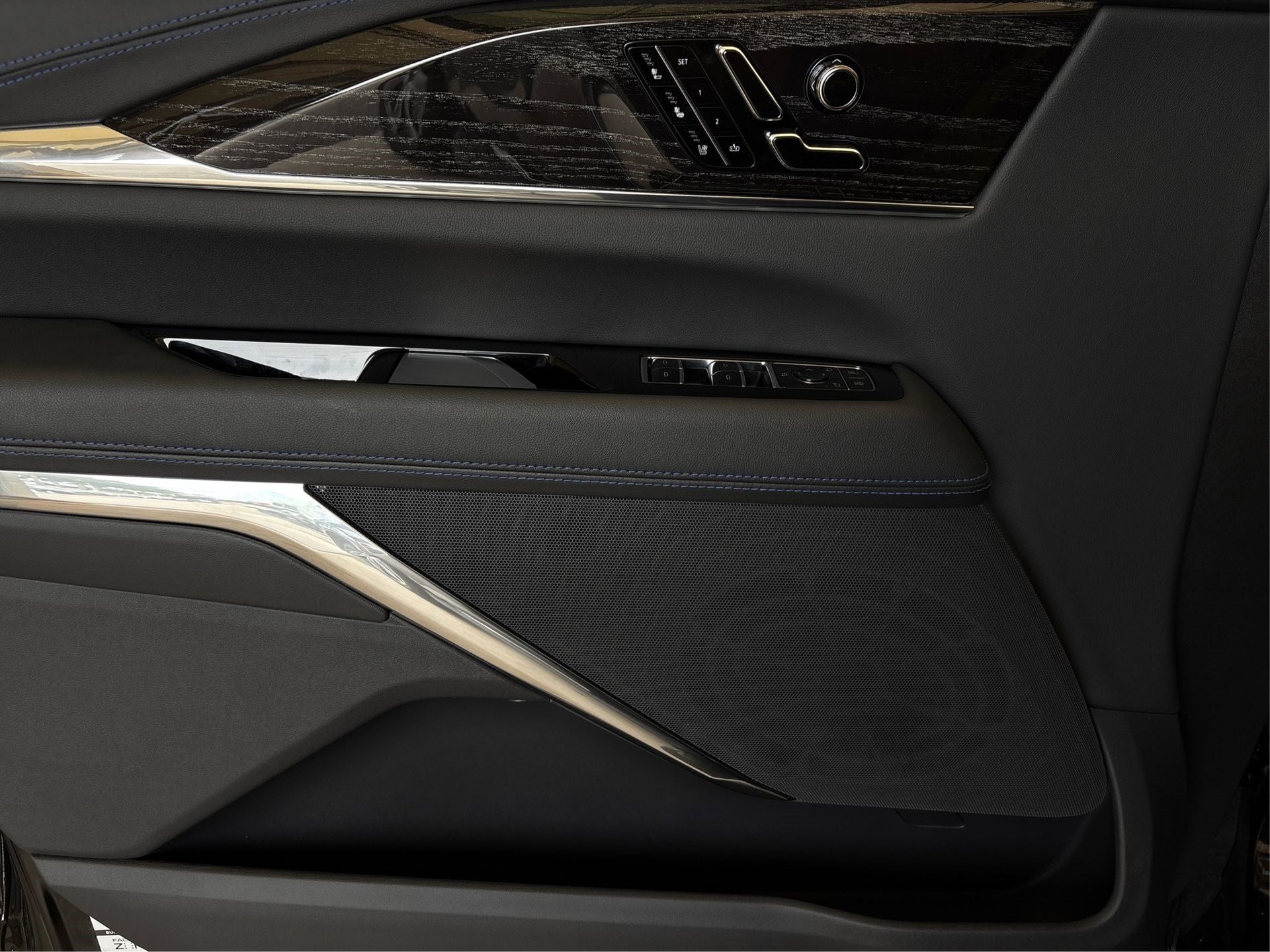 2025 Cadillac ESCALADE IQ Luxury 1