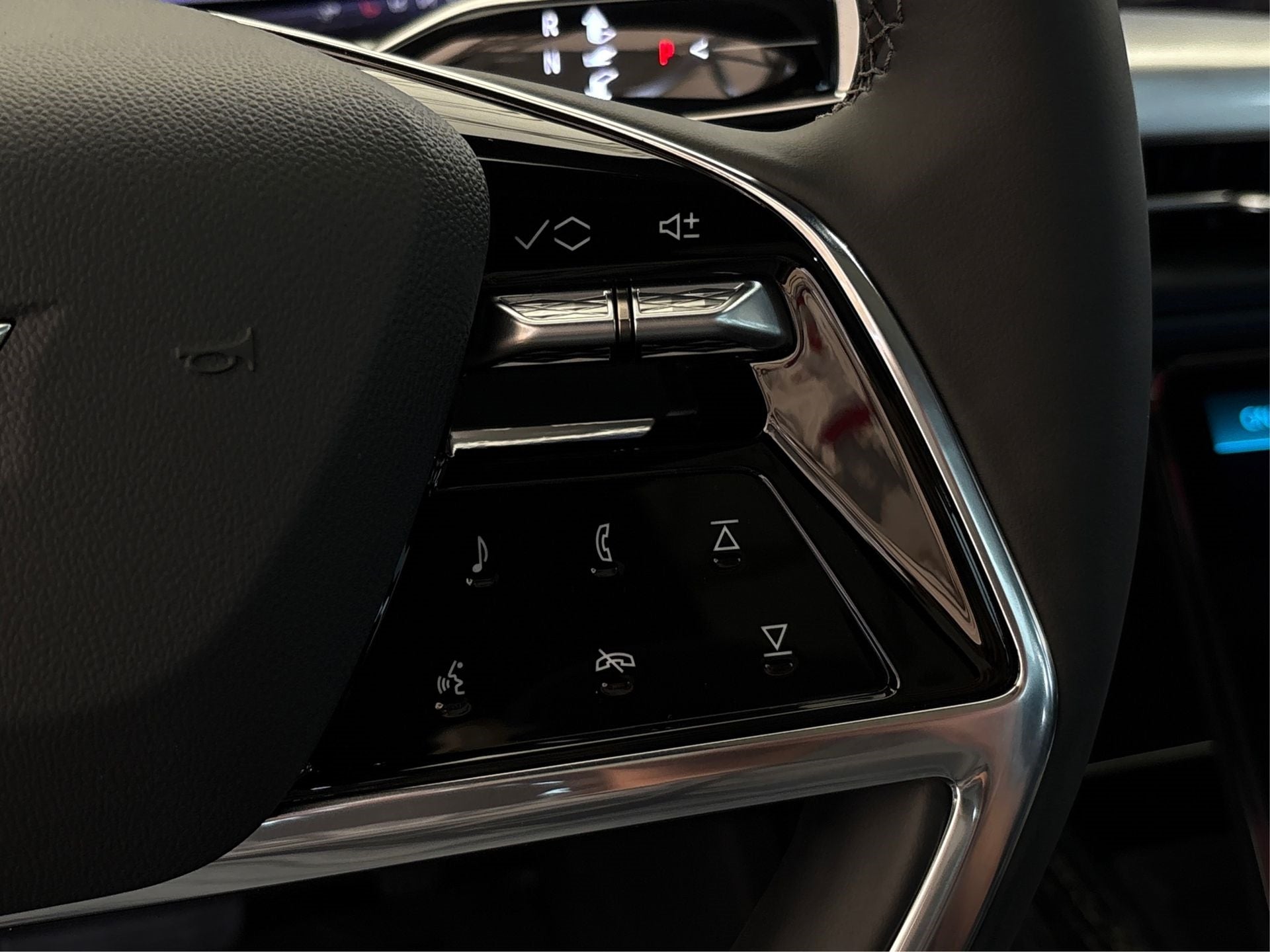 2025 Cadillac ESCALADE IQ Luxury 1