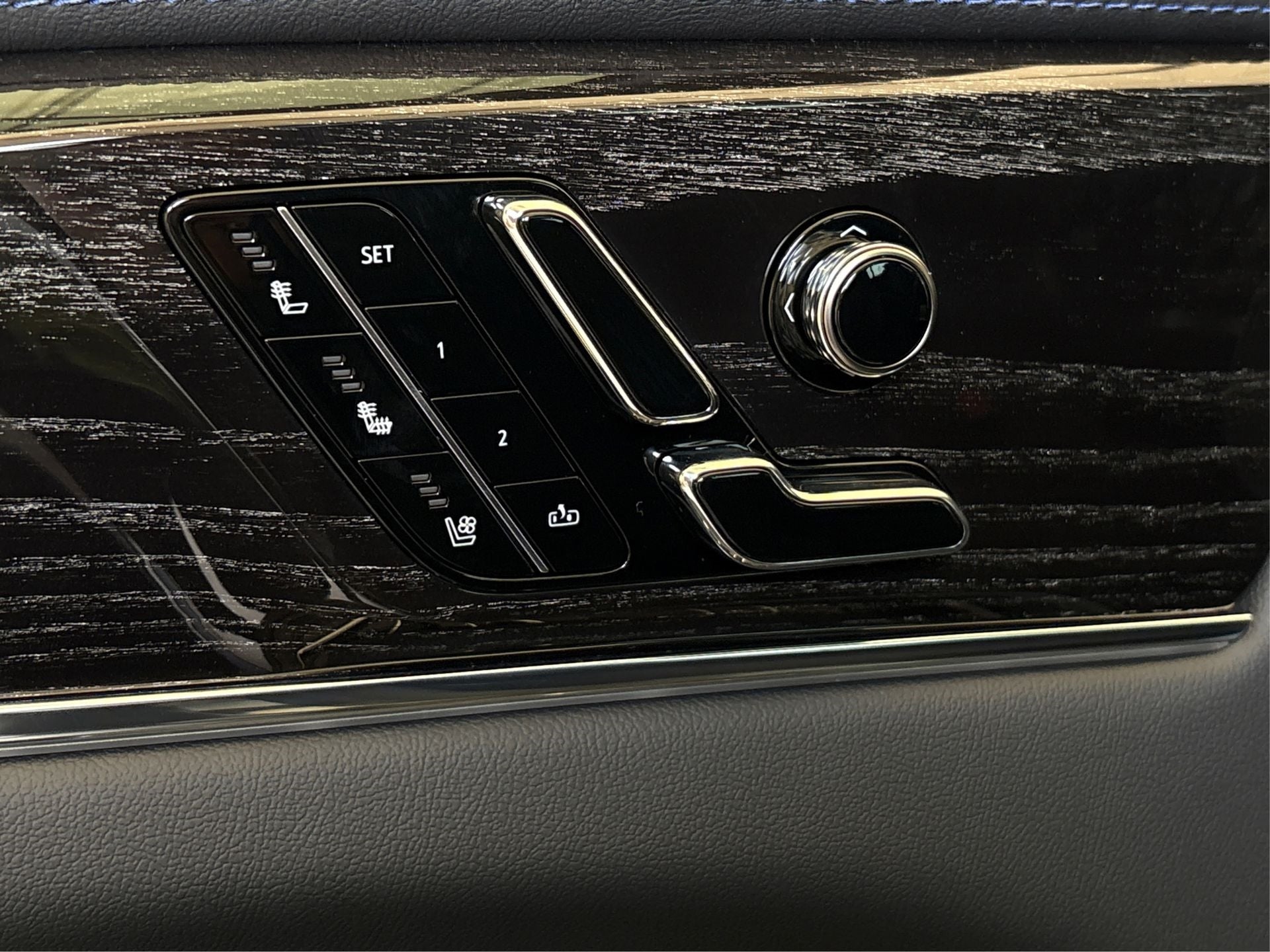 2025 Cadillac ESCALADE IQ Luxury 1