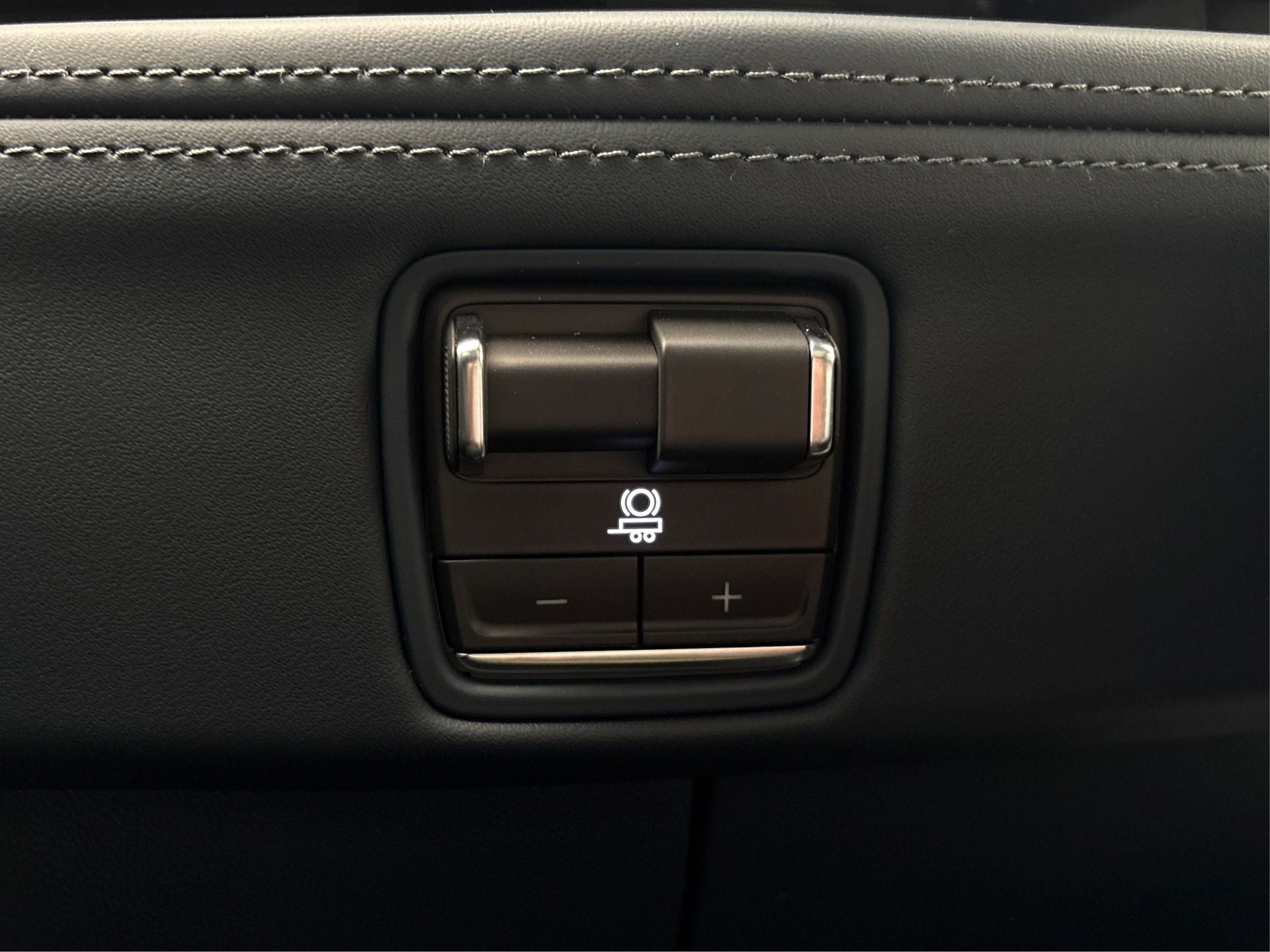 2025 Cadillac ESCALADE IQ Luxury 2