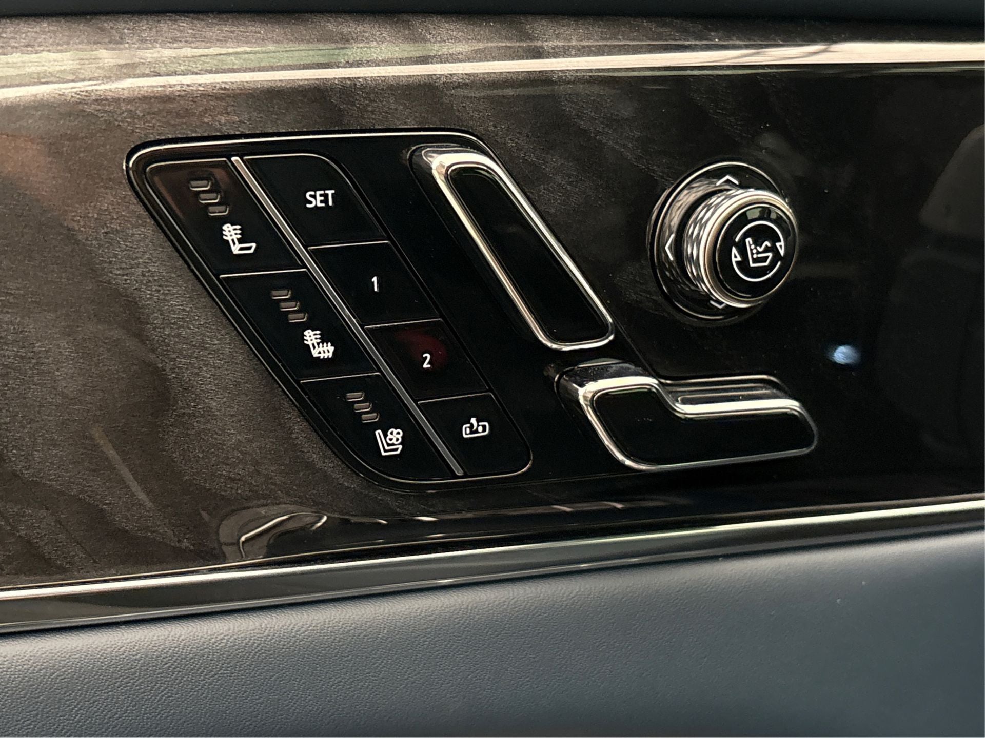 2025 Cadillac ESCALADE IQ Luxury 2