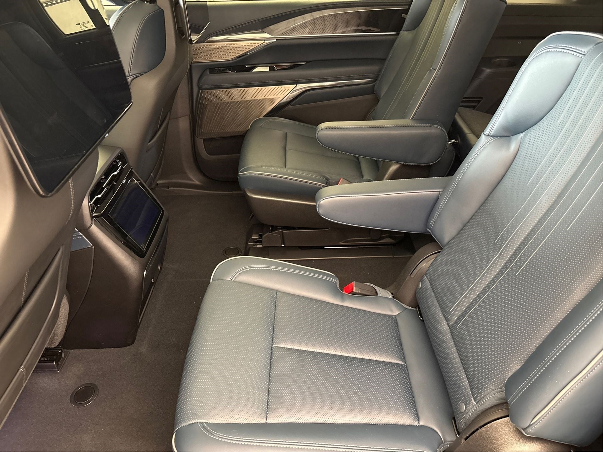 2025 Cadillac ESCALADE IQ Luxury 2