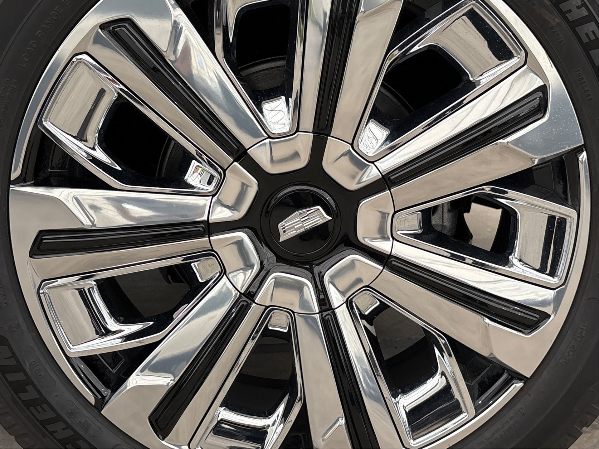 2025 Cadillac ESCALADE IQ Luxury 2