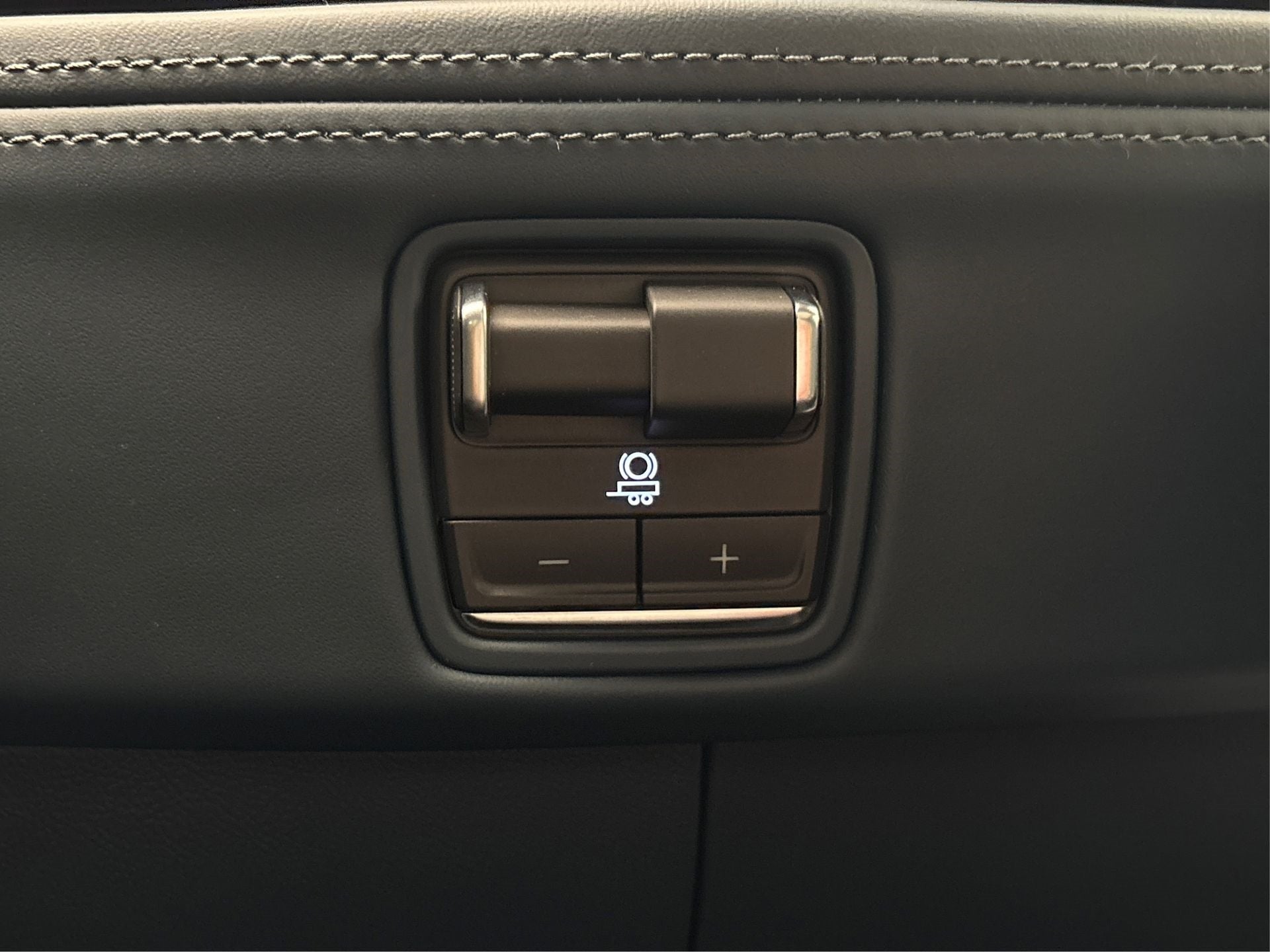 2025 Cadillac ESCALADE IQ Luxury 2