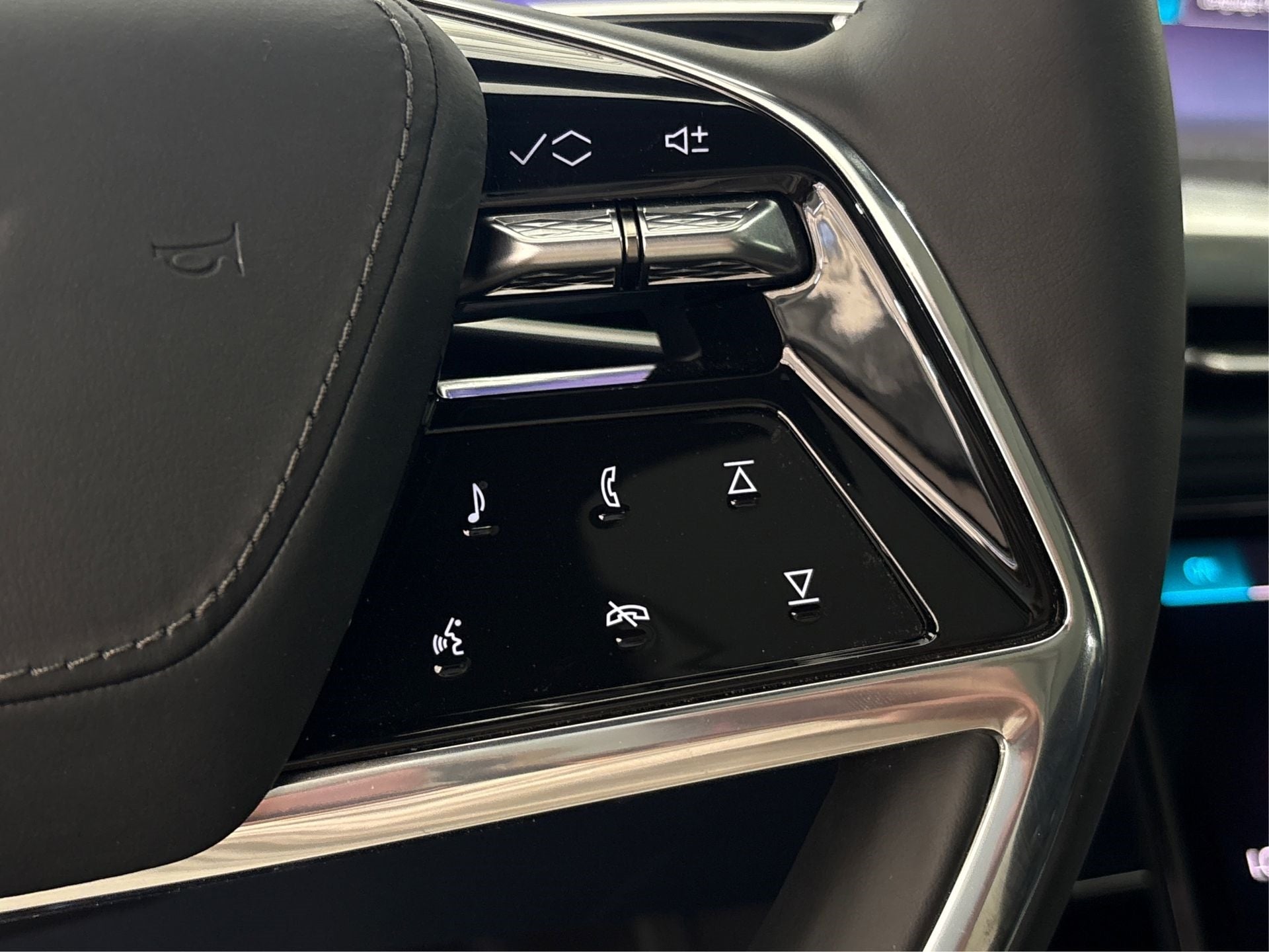 2025 Cadillac ESCALADE IQ Luxury 2