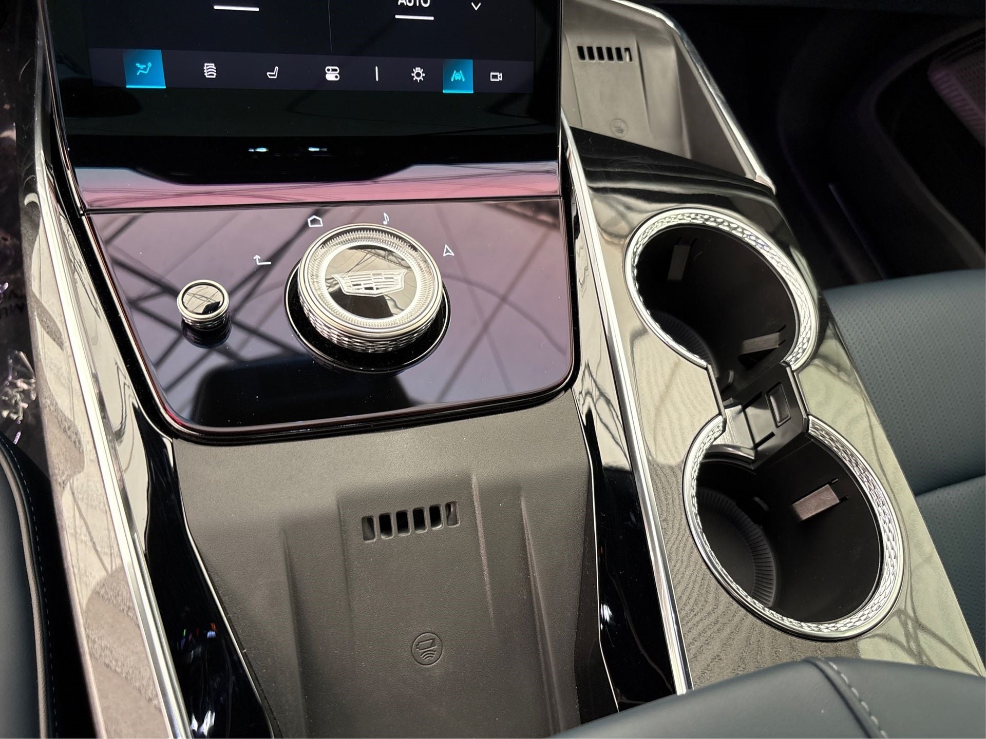 2025 Cadillac ESCALADE IQ Luxury 2