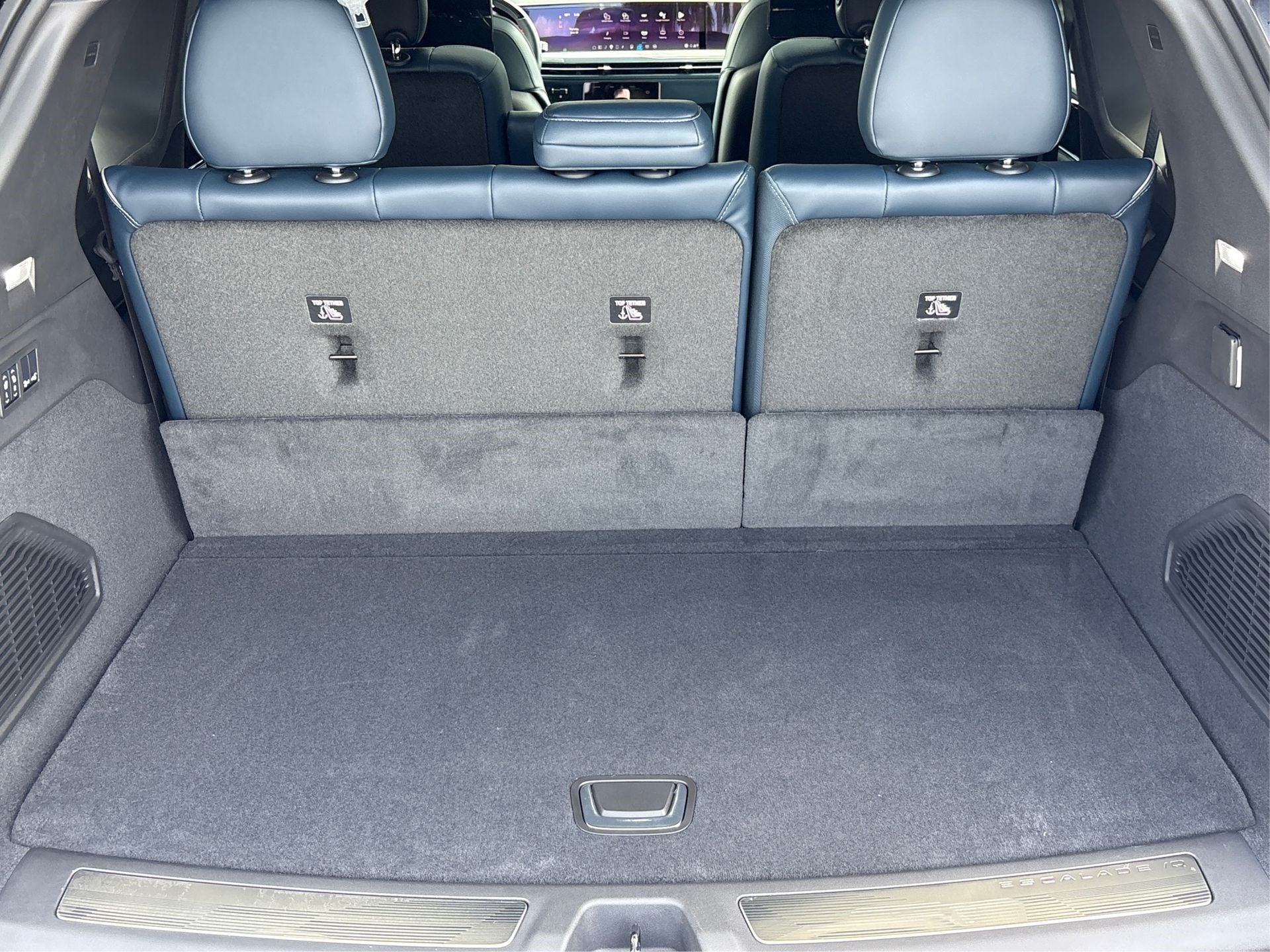 2025 Cadillac ESCALADE IQ Luxury 2