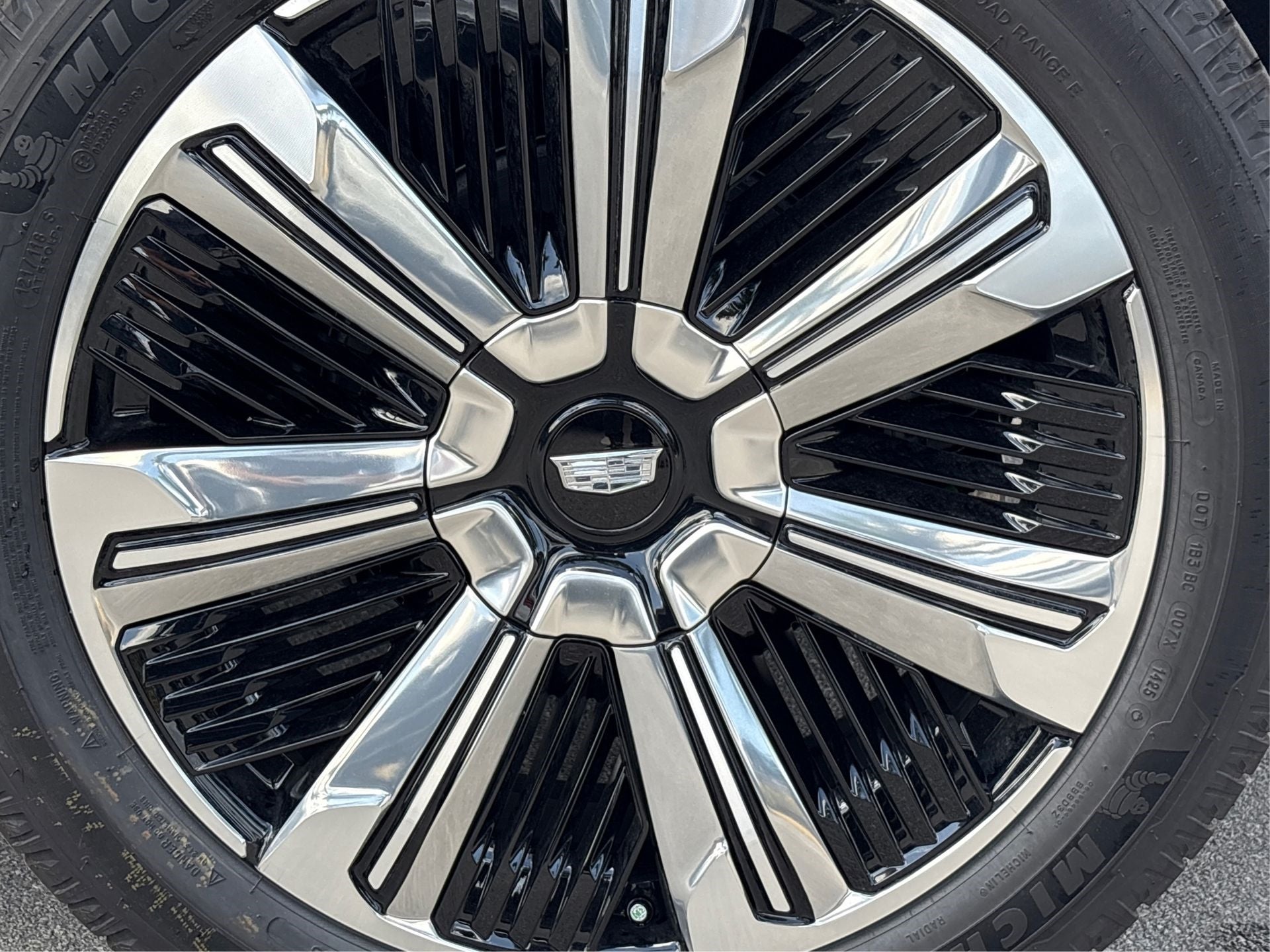 2025 Cadillac ESCALADE IQ Luxury 2