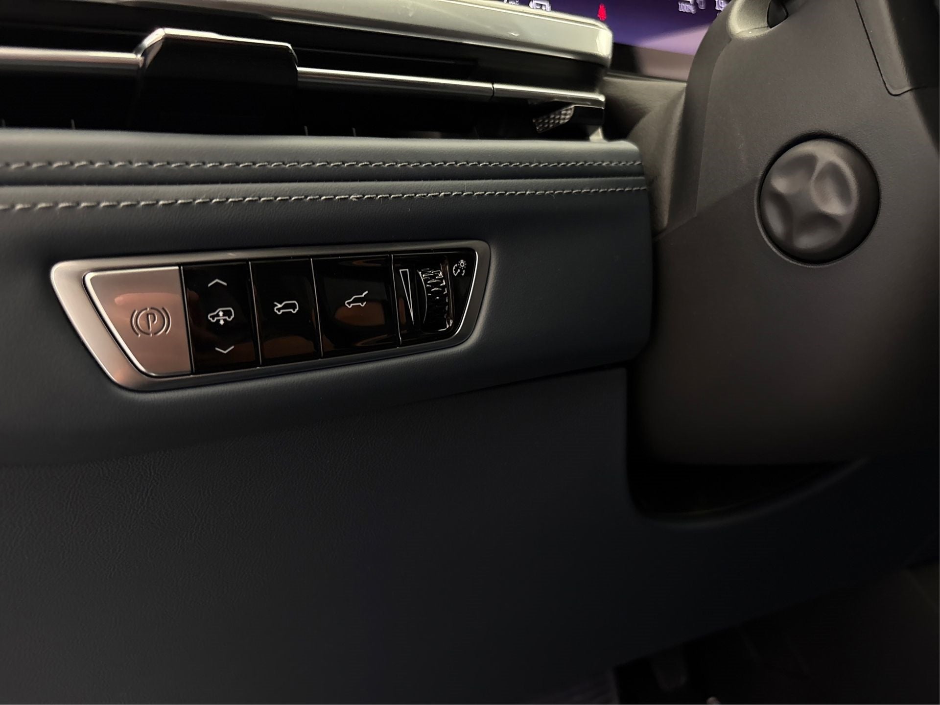 2025 Cadillac ESCALADE IQ Luxury 2