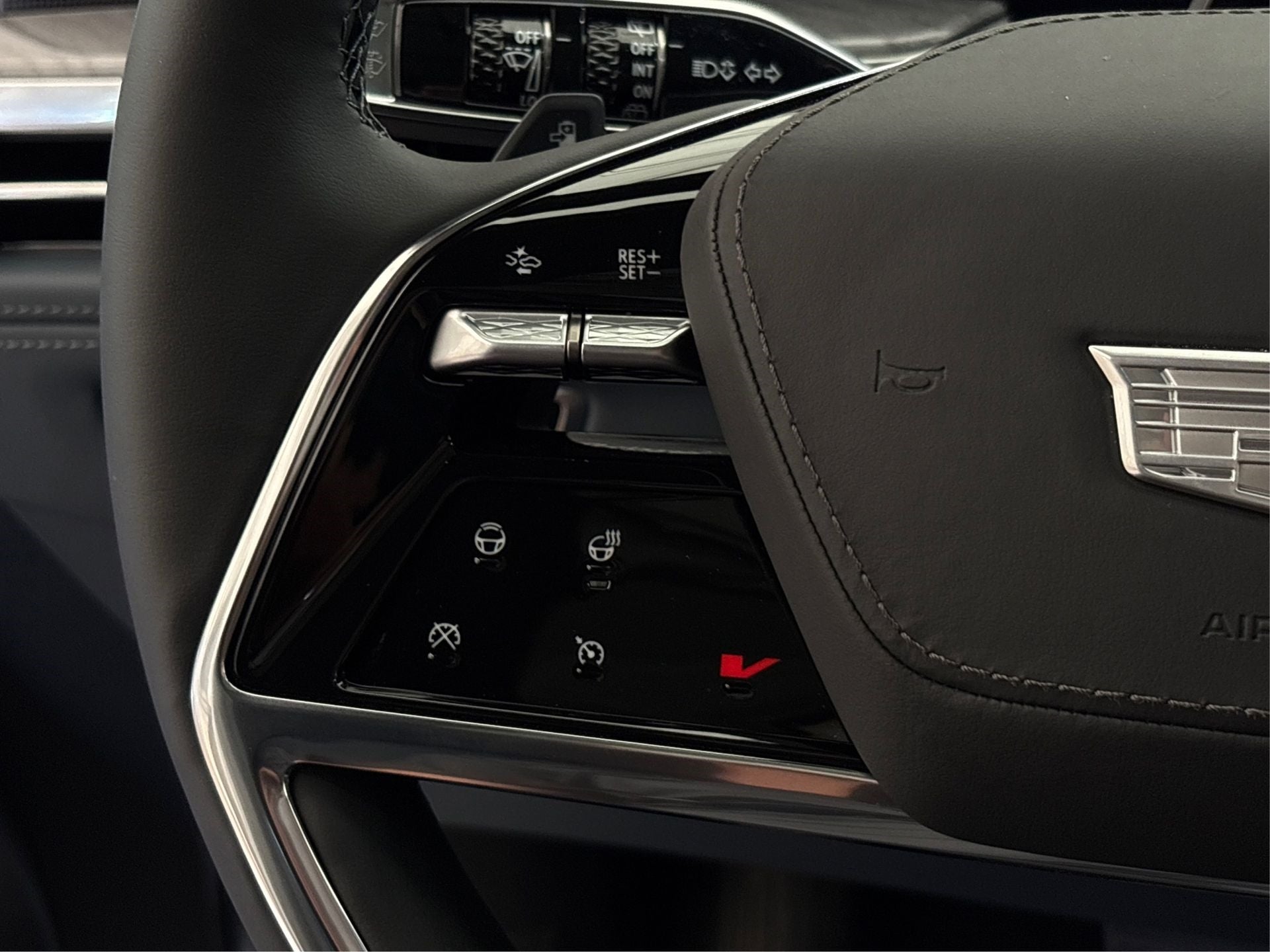 2025 Cadillac ESCALADE IQ Luxury 2