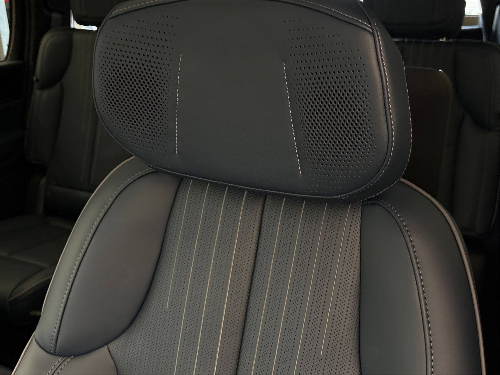 2025 Cadillac ESCALADE IQ Luxury 2