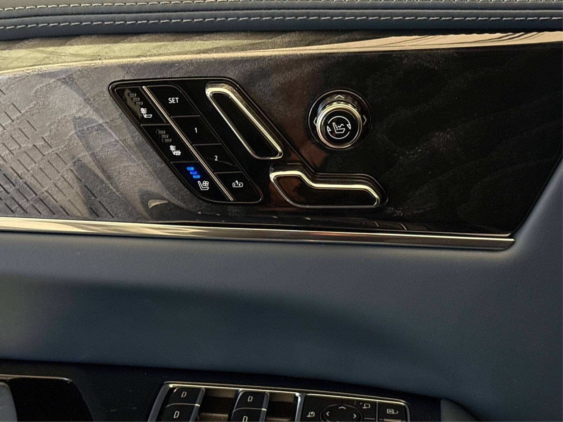 2025 Cadillac ESCALADE IQ Luxury 2