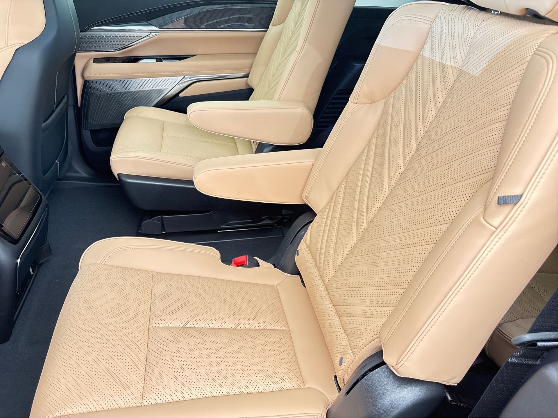 2025 Cadillac ESCALADE IQ Sport 2