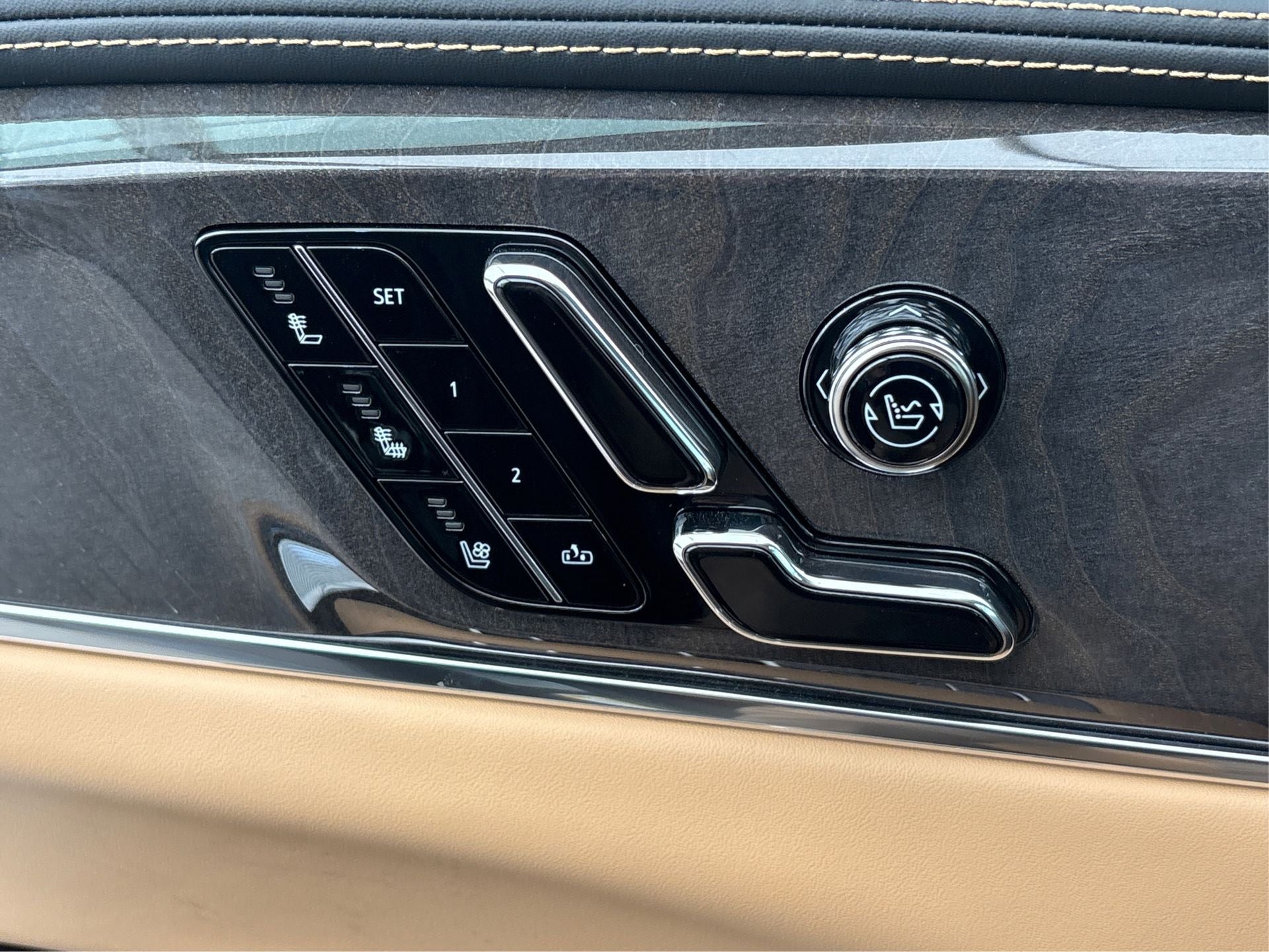 2025 Cadillac ESCALADE IQ Sport 2