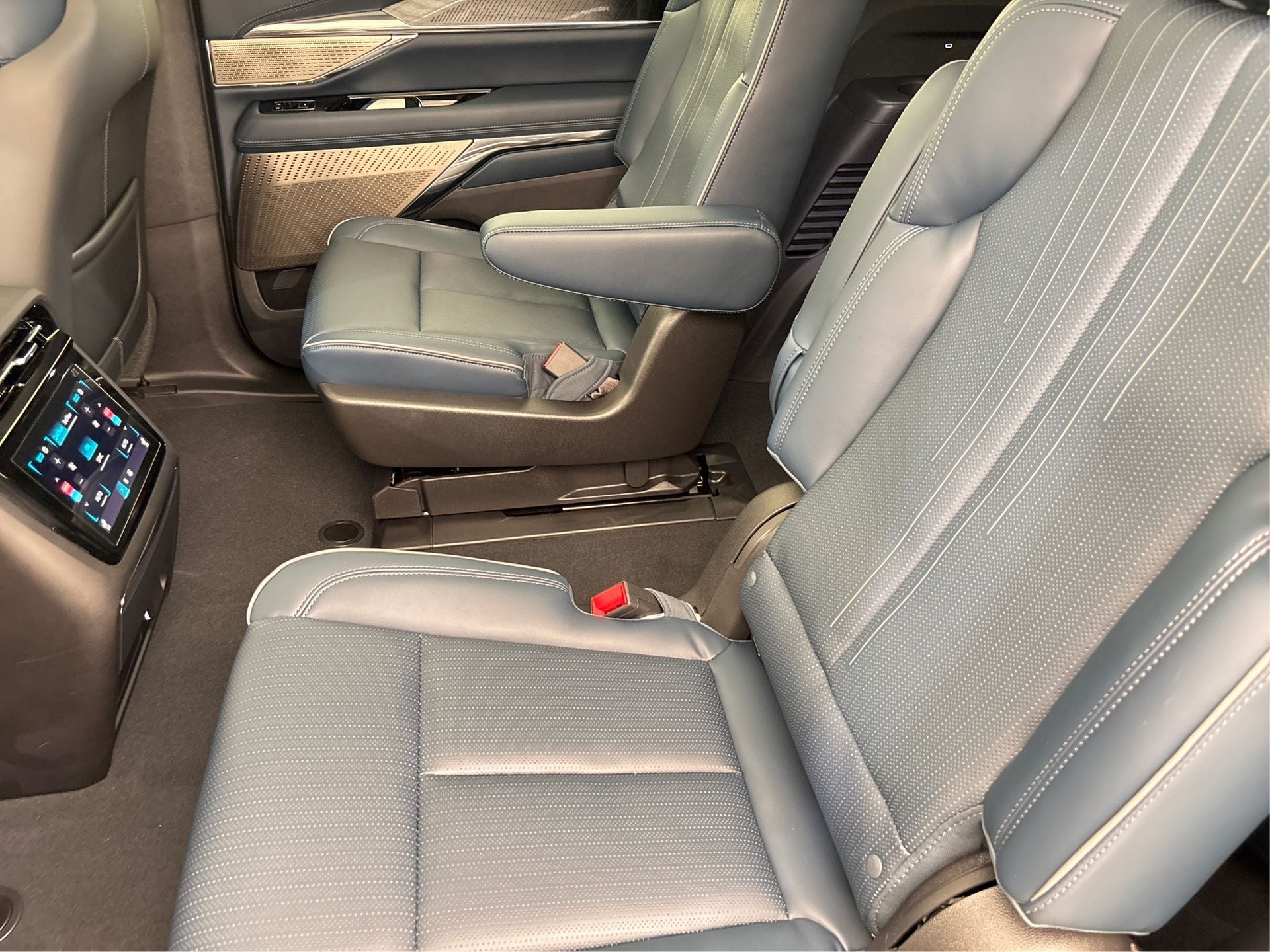 2025 Cadillac ESCALADE IQ Sport 2